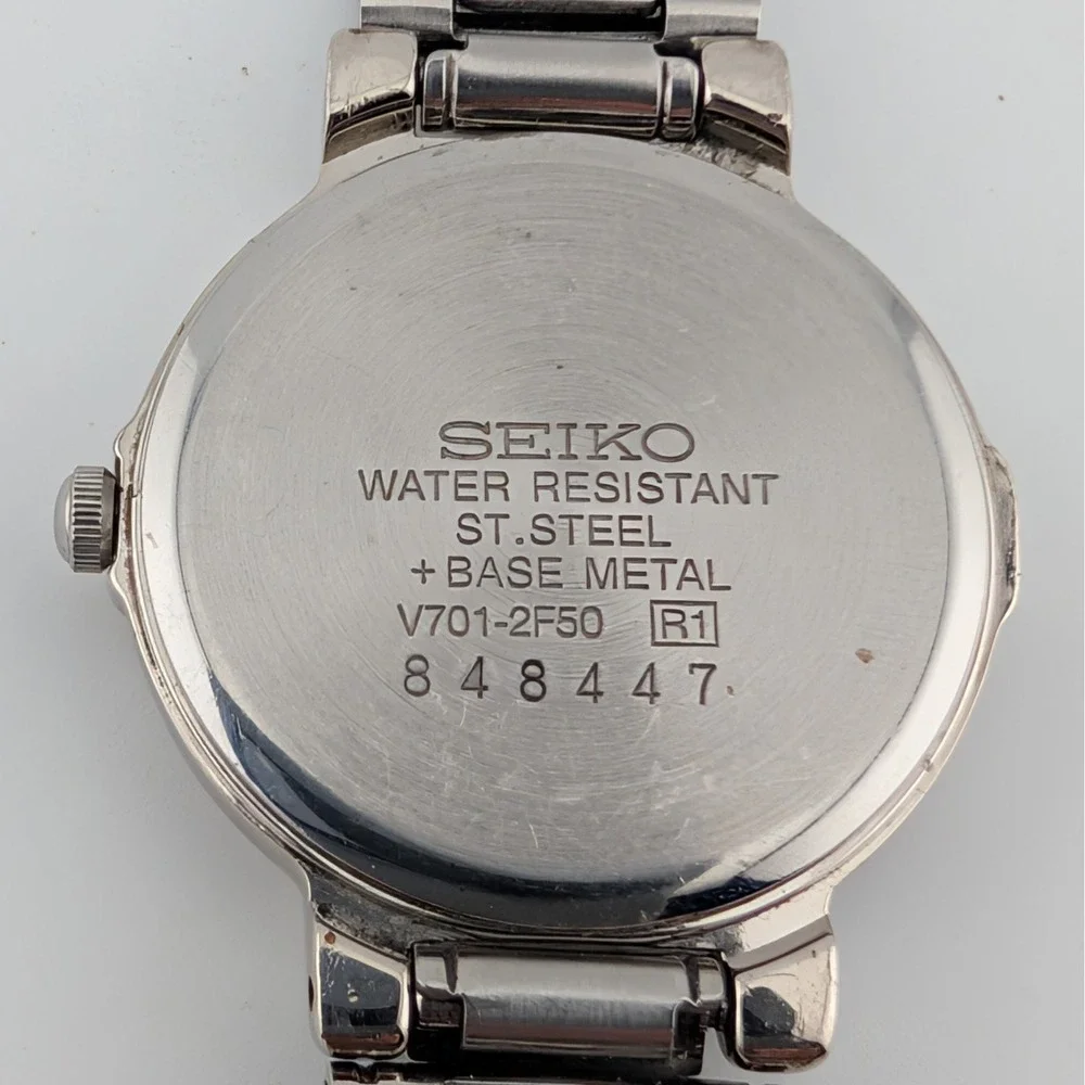 Vintage 1990s Seiko V701-2F50 Slim Gray Textured Dial SS 25mm Watch Runs 6.25